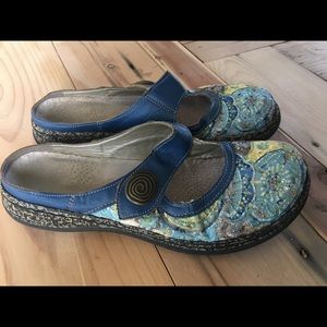 Size 38 Rieker slide on flats